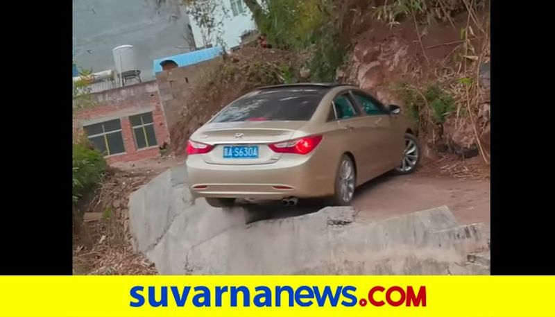 Man makes a daring U turn on a narrow road Watch viral video akb