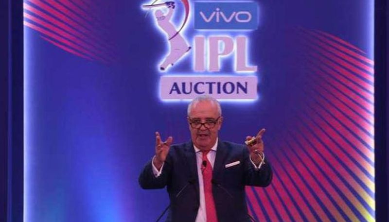 Auctioneer Hugh Edmeades collapses during IPL Auction 2022 Bengaluru ckm