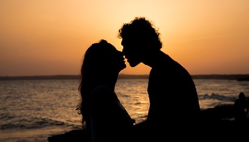 3 categories of kissing, as per KAMASUTRA