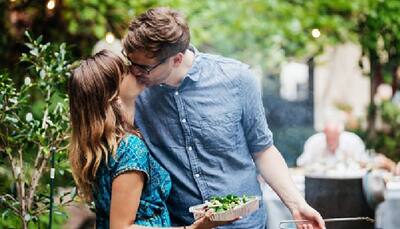 International Kissing Day: দাঁতের ক্ষয় কমাতে ও হার্ট ভালো রাখতে চুমু খান, রইল চুম্বনের উপকারিতা