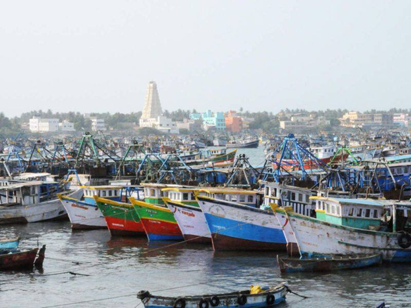 21 Tamil Nadu fishermen arrested by Sri Lanka Navy KAK