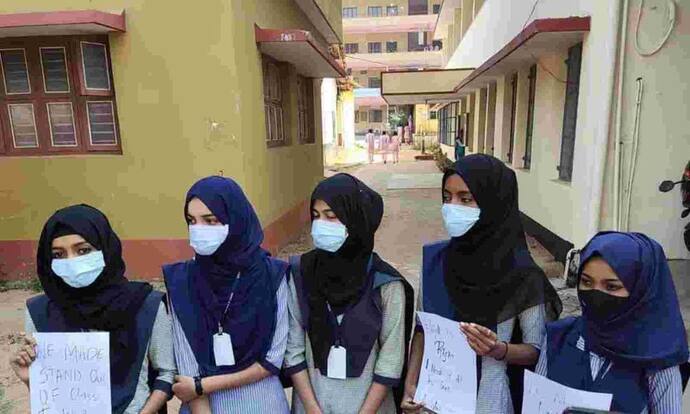 Hijab row : ढाई घंटे चली दलीलों से नहीं बनी बात, चीफ जस्टिस बोले- अंतरिम राहत पर अभी फैसला नहीं, कल फिर सुनवाई