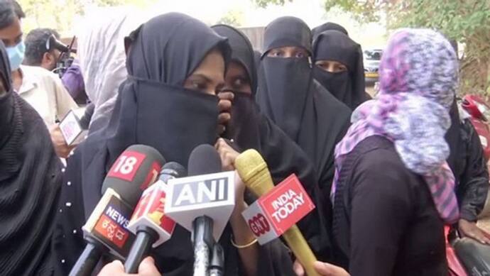 Hijab row : हमारे लिए शिक्षा महत्वपूर्ण लेकिन हिजाब ज्यादा जरूरी, छात्राओं ने बिना हिजाब परीक्षा से किया इंकार