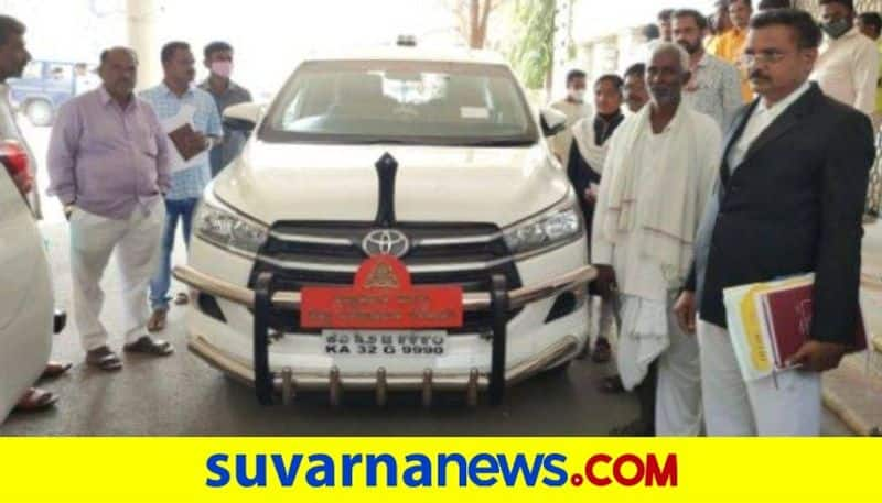 Kalaburgi farmer seize district collector car for non payment of compensation mah