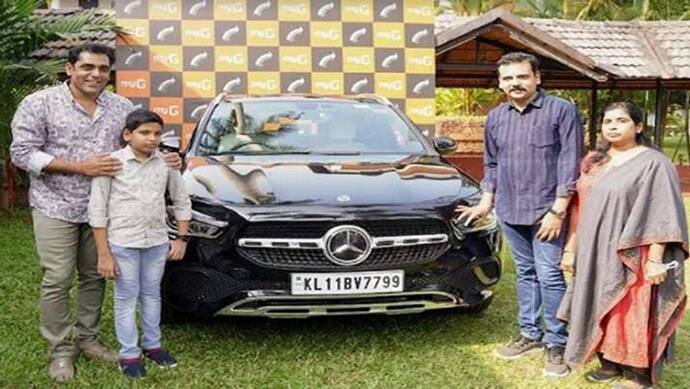 मालिक ने कर्मचारी को बुलाया और सौंप दी 45 लाख की Mercedes Benz की चाबी, जानें क्यों दिया इतना बड़ा ईनाम