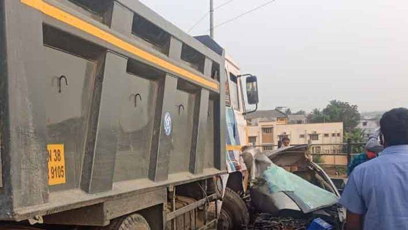 lorry - car accident...new groom killed in coimbatore