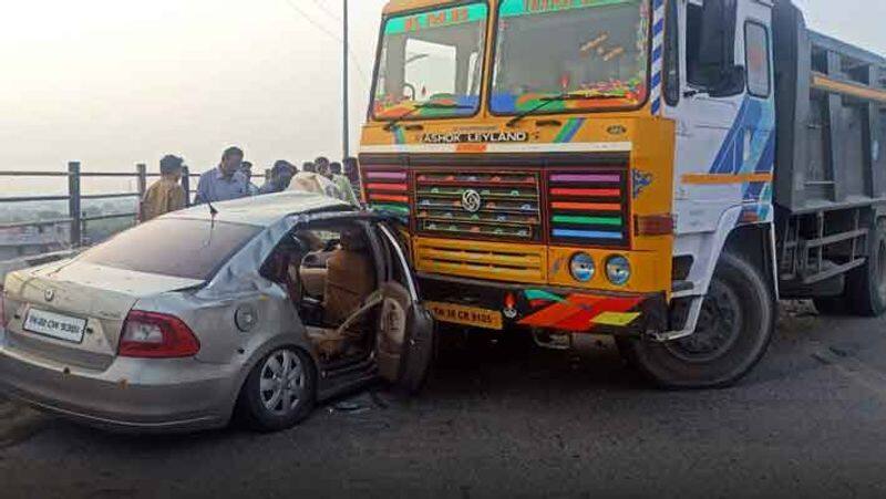 lorry - car accident...new groom killed in coimbatore