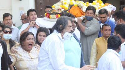 Bappi Lahiri Last Rites: बेटे ने दिया बप्पी दा की अर्थी को कंधा, फूट-फूटकर रोई पत्नी और बेटी