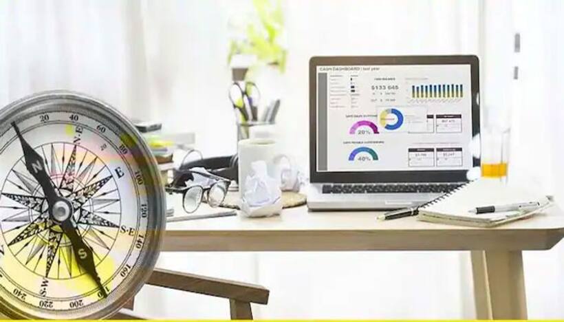 Vastu Tips: వర్కింగ్ టేబుల్ పై ఇవి ఉంటే.. మీకంతా విజయమే..!