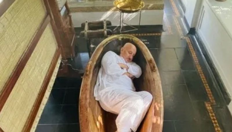 bollywood actor anupam kher shares super pic in koo app