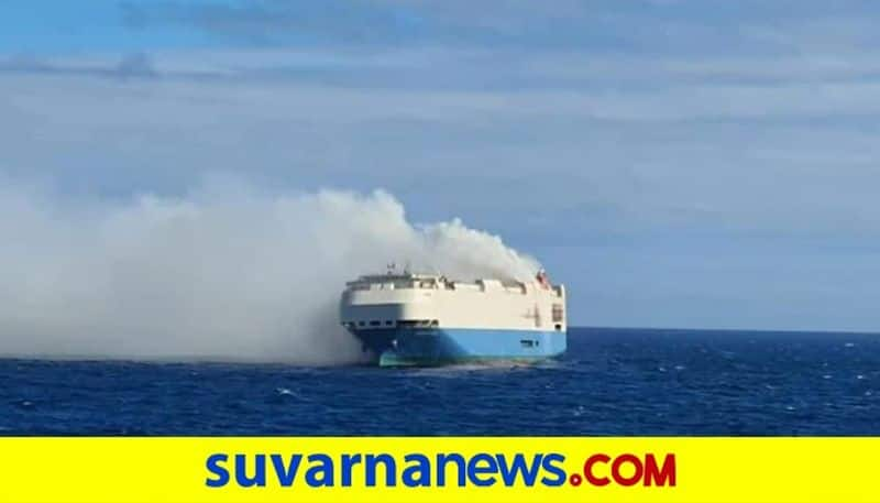 Ship with thousands of Porsches Bentleys cars burns on North Atlantic Ocean akb