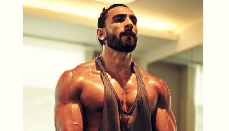 ranveer singh shares workout picture and followers praise him for the hard work