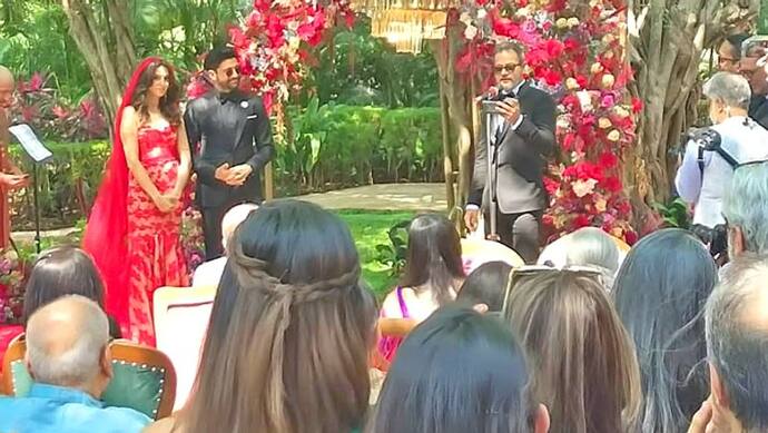 Farhan Akhtar Wedding:सामने आई फरहान अख्तर की शादी की फर्स्ट Photo, पिंक लहंगे में खूबसूरत दिखी दुल्हन Shibani