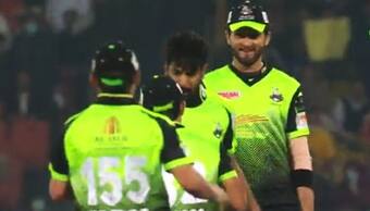 షారుక్ ఖాన్‌తో పోల్చినంత మాత్రాన సూపర్ స్టార్లు అయిపోరు... పాక్ బౌలర్‌పై మాజీ కెప్టెన్ ఫైర్...