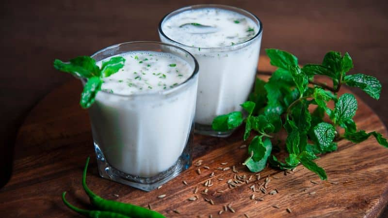 Curd Vs Buttermilk: Which is Better for Health Rya