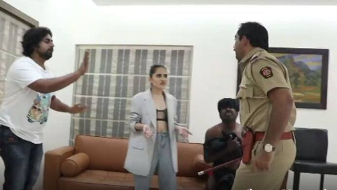 Urfi Javed को एडल्ट फिल्म बनाते पुलिस ने पकड़ा! अदाकारा के छूटे पसीने, Video के साथ जानें पूरा सच