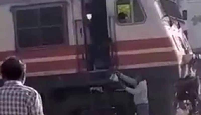 Driver stops train to collect kachori