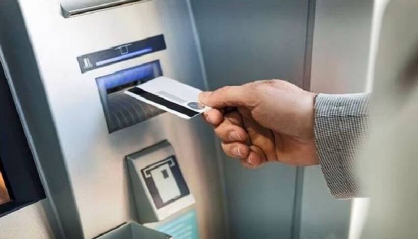 ATM card:చనిపోయిన వ్యక్తి ఏ‌టి‌ఎం కార్డు నుండి మర్చిపోయి కూడా డబ్బు తీసుకోకండి, జైలు శిక్ష పడవచ్చు ఎందుకంటే ?