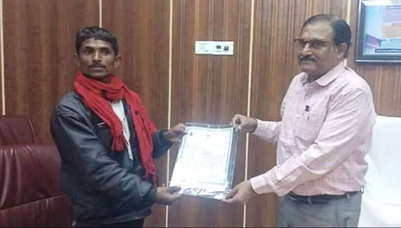 टूटी पड़ी थी रेल पटरी, गुजरात के चरवाहे ने 2 KM दौड़ लगाकर मालगाड़ी को रोका, बड़ा हादसा टला, DRM ने सम्मानित किया