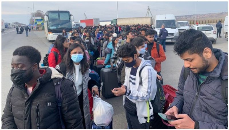 Russia Ukraine Crisis Indian medical students walked towards ukraine poland border for evacuation ckm