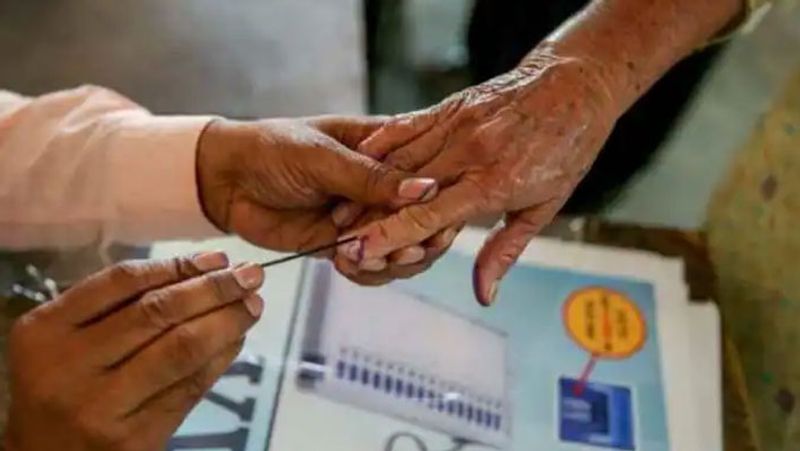 Polling for fifth phase begins for 61 assembly seats in Uttar Pradesh pod