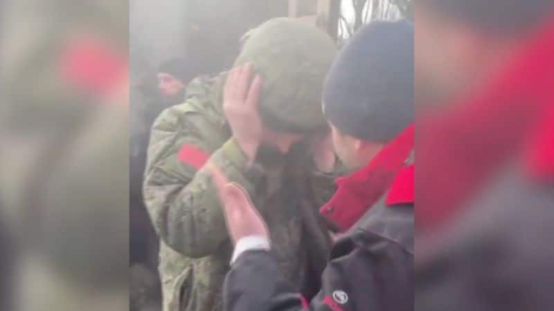 Russia Ukraine Crisis many russian soldiers under custody of ukraine people