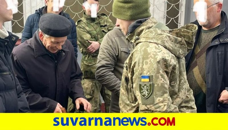 russia ukraine crisis 80 year old Ukrainian man tries to enlist in army akb