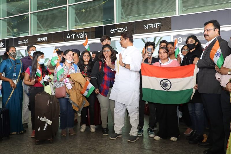 31 Students reach Bengaluru Via Mumbai Airlifted from war Hit Ukraine mnj