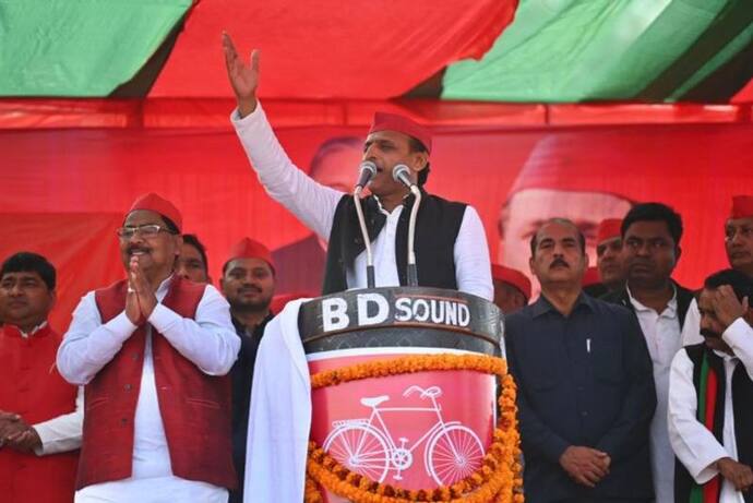 यूपी चुनाव: अखिलेश ने CM योगी पर परिवारवाद का लगाया आरोप, कहा- मठ में बैठे मुख्यमंत्री बाबा हैं असल परिवारवादी