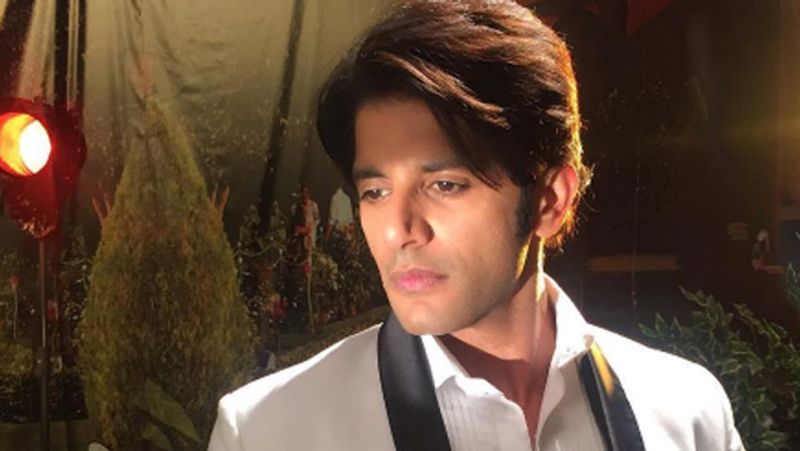 Karanvir Bohra met his first girlfriend in Mumbai double decker bus number 123 suc