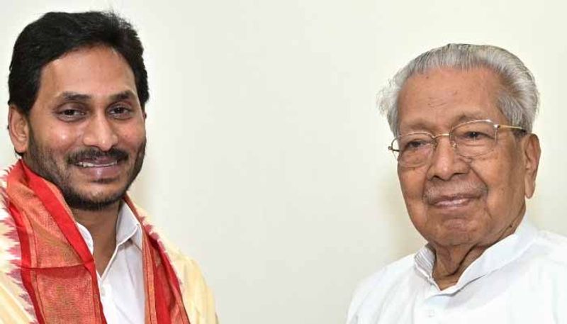 AP CM YS Jagan meets Governor Biswabhusan Harichandan