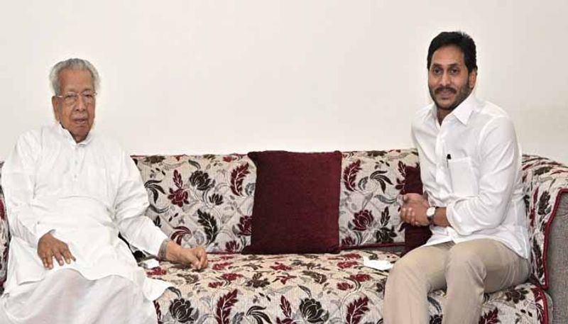 AP CM YS Jagan meets Governor Biswabhusan Harichandan At Rajbhavan