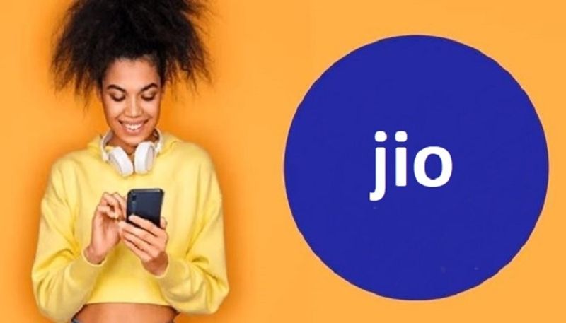 Jio introduced Independence Offer 2.5GB data per day along with 75GB data coupon