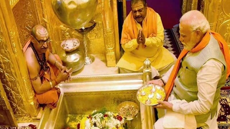 A businessman has donated 60 kg of gold to the Kasi Vishwanathar Temple in Varanasi