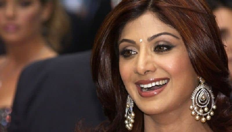 Bollywood Actress Shilpa Shetty Recreates KGF 2 Violence  Dialogue hls 