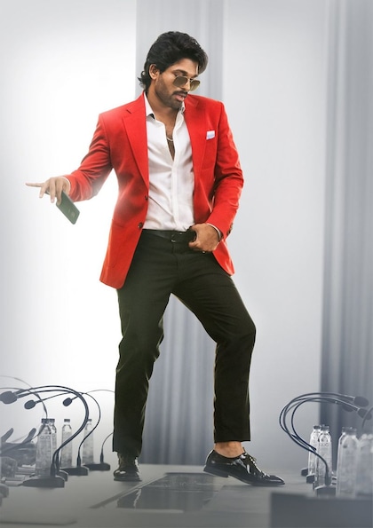 <p>గ్రేటెస్ట్‌ బ్యాటిల్‌ విత్‌ క్లోజెస్ట్‌ పీపుల్‌. గొప్ప యుద్ధాలన్నీ నా అనుకునే వాళ్లతోనే. <br />
 </p>
