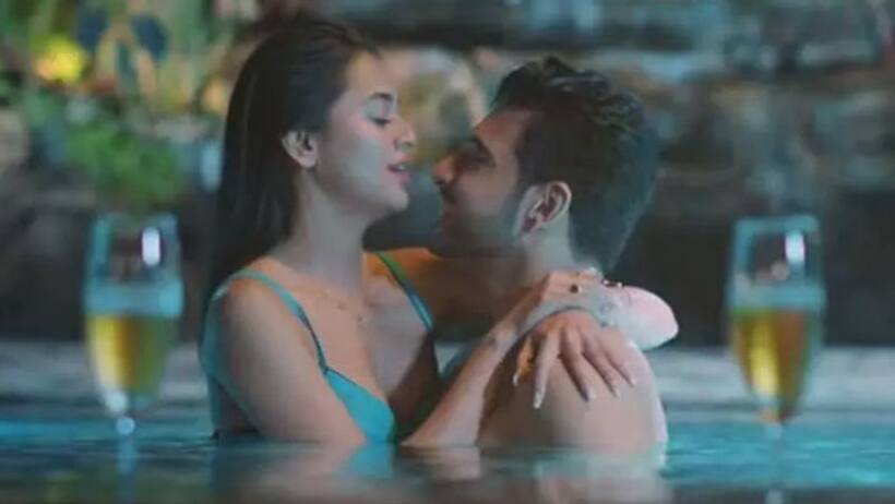 आधी रात पूल में एक दूसरे को बाहों में ले रोमांस करते दिखे Tejaswi Prakash Karan Kundra, कर डाला मदहोश