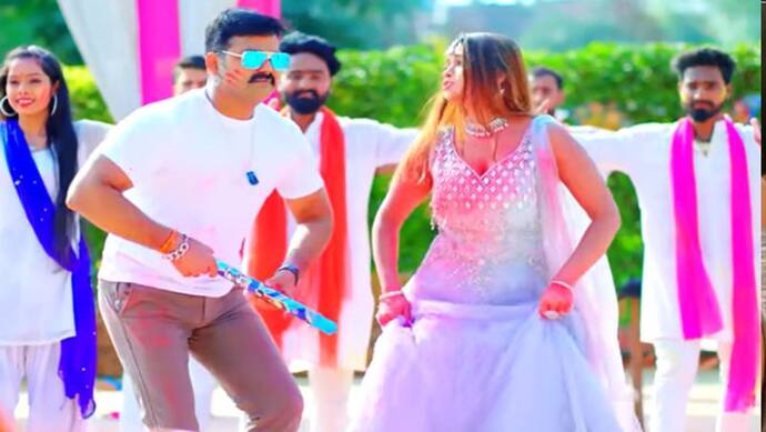 Holi में साली पर रंग डाल Pawan Singh हुए बेकाबू, Viral हो रहा उनका ये गाना