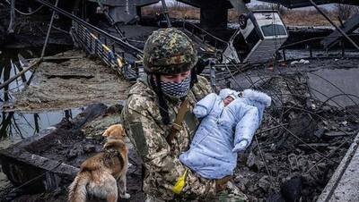 Russia Ukraine War: धमाकों के बीच मलबे में बिलख रहा था मासूम; एक डॉग भी डरा-सहमा दुबका था और फिर