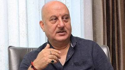 जिसके लिए Anupam Kher ने फ्लेटफॉर्म पर गुजारी रातें जब वो हाथ से निकला तो खो बैठे आपा, दे डाल था श्रॉप