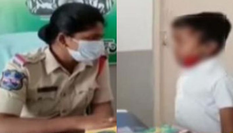 Third standard student arrives at police station to complain against math teacher