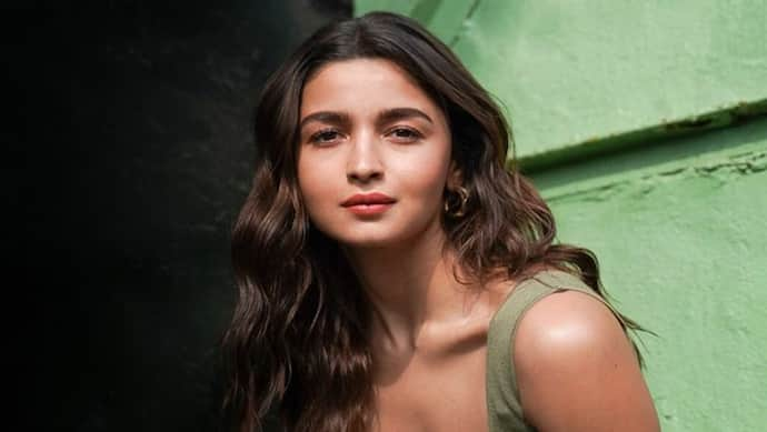 Alia Bhatt चली हॉलीवुड, इनके संग करेंगी डेब्यू, प्रियंका चोपड़ा-दीपिका पादुकोण  पहले ही बजा चुकी है डंका