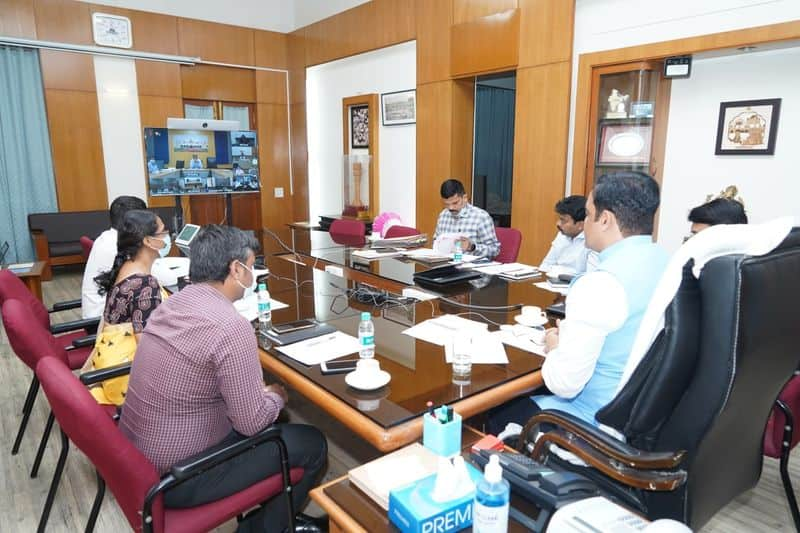 Ashwath Narayan video conference With DC SP Over Exams for Assistant Professor Post rbj