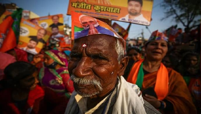 UP Elections Counting Live: জয়ের মাঝেও বিষাদের ছোঁয়া, হেরে গেলেন উপ-মুখ্যমন্ত্রী কেশব প্রসাদ মৌর্য