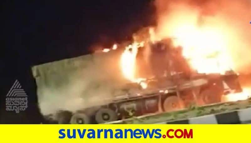 Truck With Cotton Load Catches Fire in Vijayapura grg