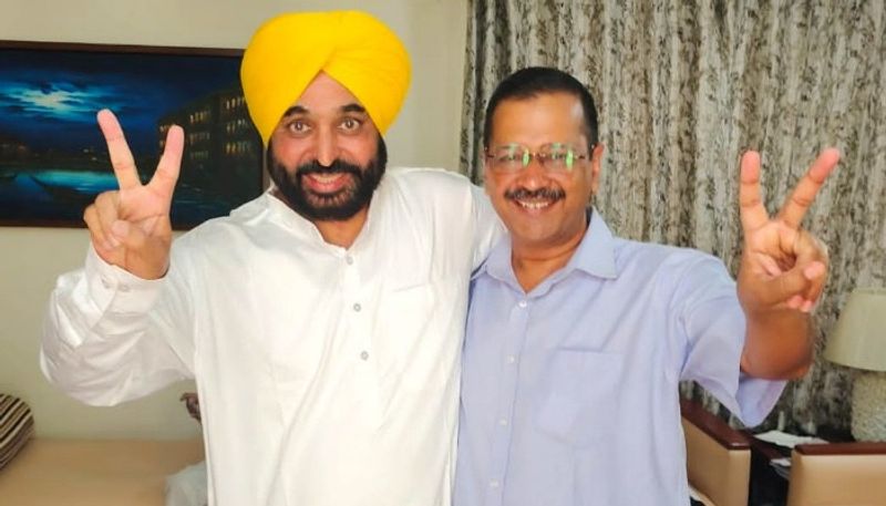 Punjab Election 2022 PunjAAP Arvind Kejriwal congratulates people on revolution shares pic with Mann gcw