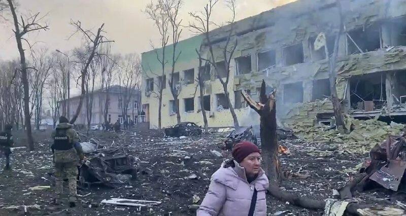 russia attacks maternity hospital in ukraine