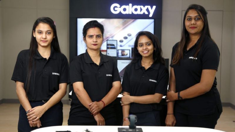 Samsung India opens its first all-women-powered mobile store