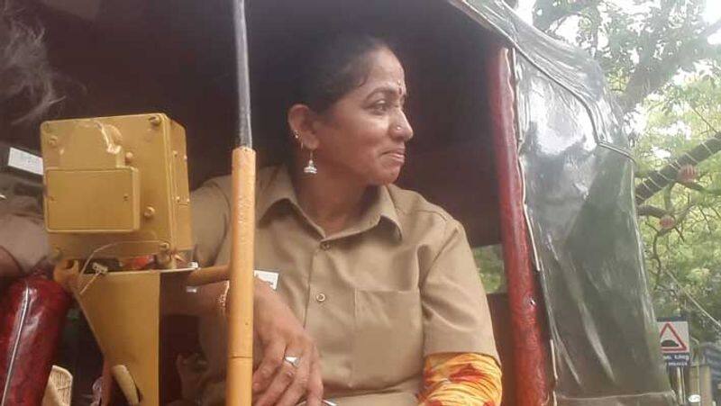 Raji an autorickshaw driver from Chennai, offers free rides to women & elderly