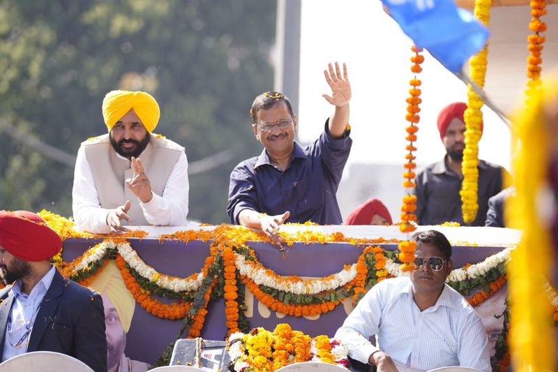 Arvind Kejriwal and Bhagwant Mann Hold Mega Roadshow In Amritsar After Punjab Sweep gvd